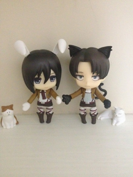  RivaMika Nendoroid Theater: Bunny!Mikasa & Cat!LeviBy 野宫百合子 aka kuranblr (Reposting w/ permission)  Based off of the comic by ゆーじく (Translation here):  