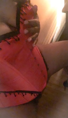 redbottomkitteninheels:  My radiant red corset