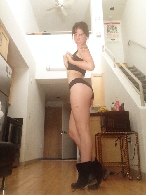 femmoir:  Hey MTV welcome to my new crib. :) West Siiiiide!  Http://femmoir.findrow.com