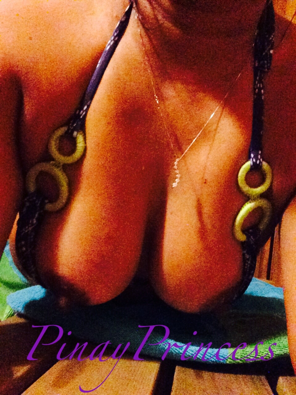 pinayprincessbeauty:  What’s better for Friday fun?  Nice cleavage or a little