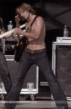 countrymusic-nascar-believethat:  Shirtless