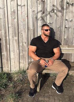 besimtrena:  Chilling in the sun  Hope you will like this pic  You are one amazing looking man.  Physically ideal.