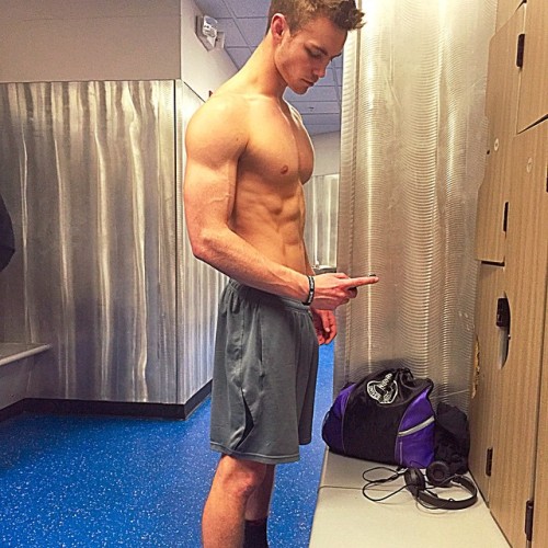 sprinkledpeen:  The hotness of Dustin McNeer from ANTM Cycle 22 Click here for other posts on Dustin. 