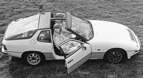 carsthatnevermadeitetc:Porsche 924 Targa Police Car, 1981. This is an oddball because Porsche never 