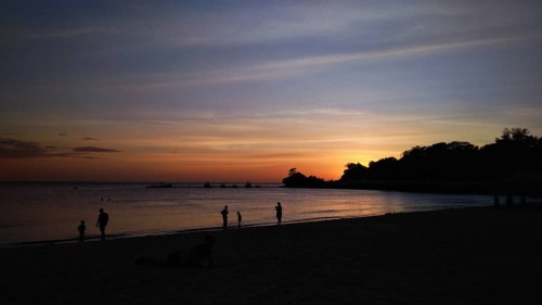 Dapit hapon. Mariveles, Bataan. February 2020. #sunset #dusk #orangesky #seashore #beaches #bataan #