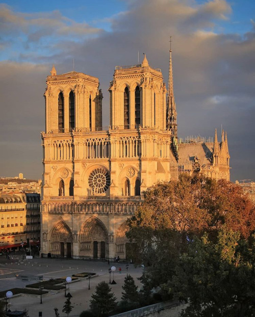 The photo of Notre Dame Cathedral in Paris only 5-6 hours before the fire by @carine_ta_legao. It’s 