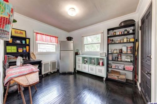 romy7:  househunting: 轺,921/6 br/3 units/2100 sq ft LA, CA built in 1888  