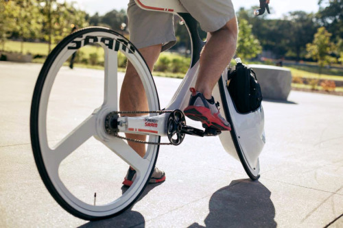 cyclivist:   grahikaru: Transport bike with front wheel storage compartment  This is wild. Very futu
