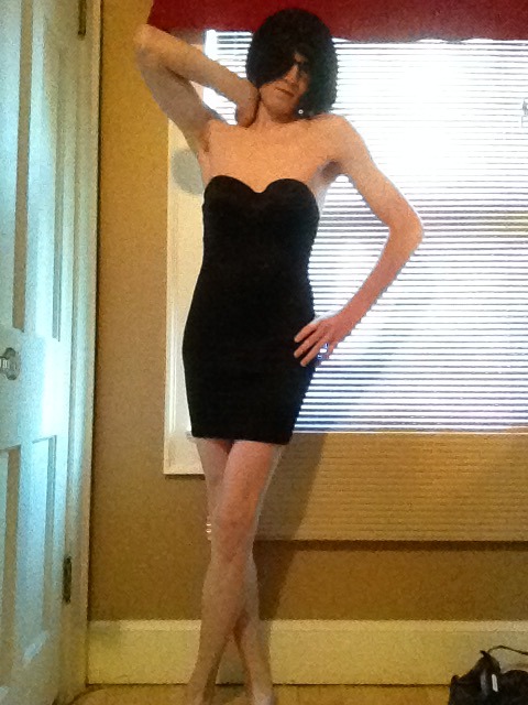 jennifertopaz - Who thinks this dress shows of my figure?A...