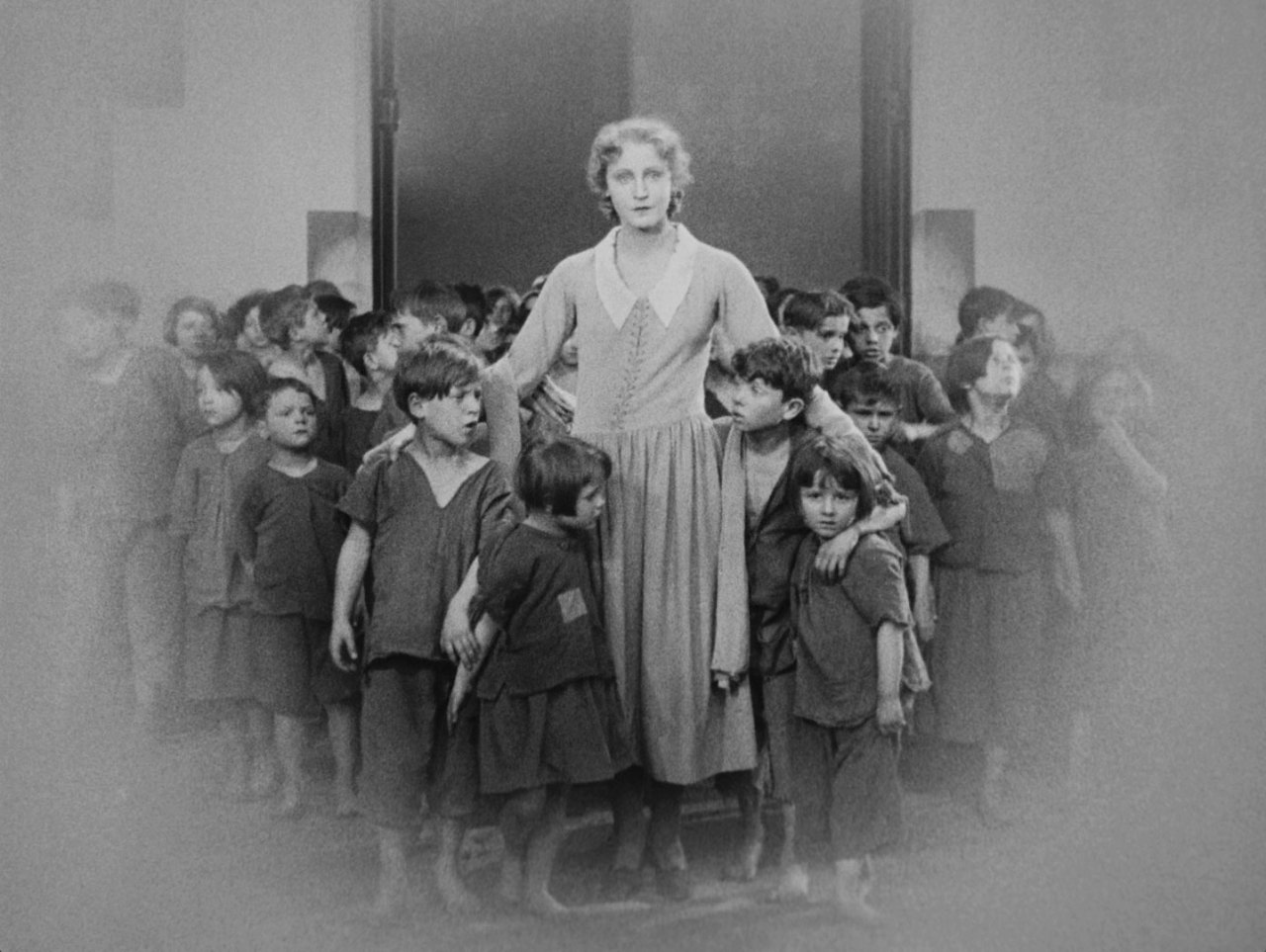 redhandtransmissions:vixensandmonsters:Metropolis (1927)  LOVE Metropolis