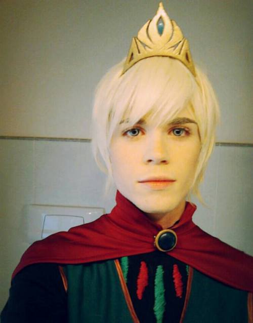 dakuncosplay:Elsa Genderbend CosplayI just wanted to thank all the people that liked/faved/reblogged