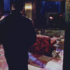 sensitivehandsomeactionman:  Alec in his apartment | Dark Angel 2.11  God I love Alec!