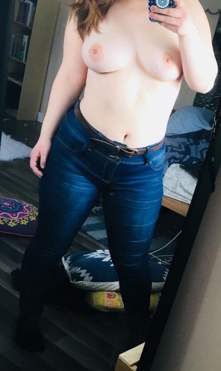 sexystonersara: Jeans, no top, messy room