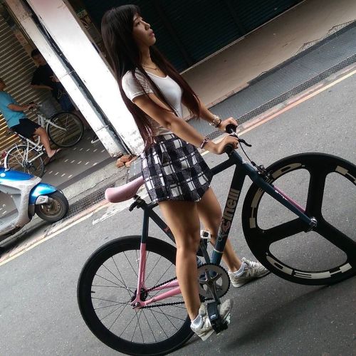 bikes-bridges-beer: @paula_0224 #FixedGearGirlTaiwan #Taiwan #Fixed #Healthy #HED #Cinelli #NewBalan