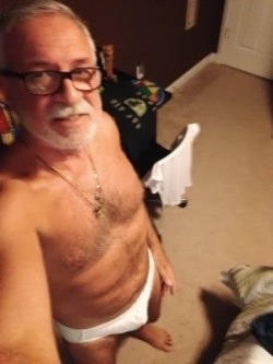 grandpafan1981:  mmm really hot this mature man mmm