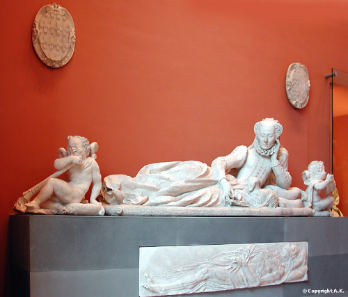 Funerary monument to Valentine Balbiani by Germain Pilon, 1574-1575