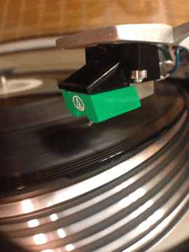 saltyvessels:  Cueing My gif x 