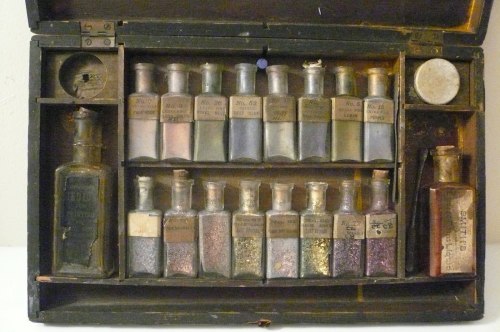 thestarsjustblinkforus:  Early 19th century paint set 