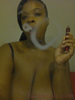 tacyplush:  #TittyTuesday makes me wanna #vape w/my #titsout, so I’m doing just that 