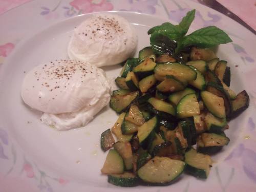 Per poter infastidire allo stesso tempo Rosario, Gianmarco, e Chiara, ho cucinato le zucchine alla m