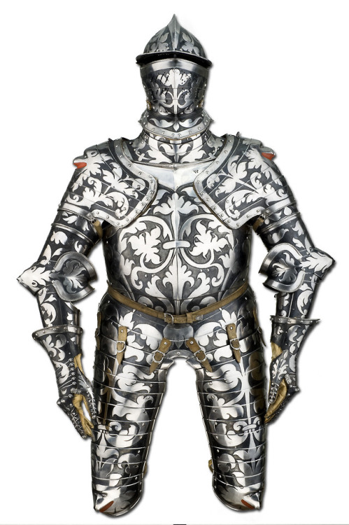 Black and white three quarter armor, circa 1550.Universal Museum Joanneum, Landeszeughaus