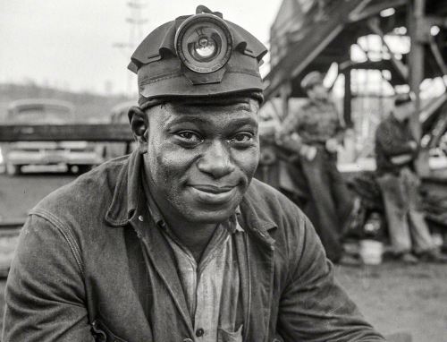 Big Bad John (Montour No.4 Mine, Pittsburgh Coal Company, 1942) Every mornin&rsquo; at the mine 