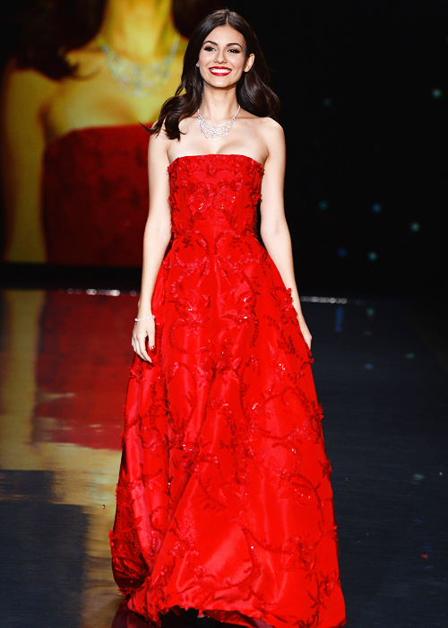 daeneryser:    Go Red For Women at the Fall 2014 NY Fashion Week  