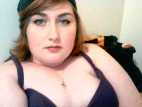 phatfeederfeedee:  derp photos. look at dat round ass face. 