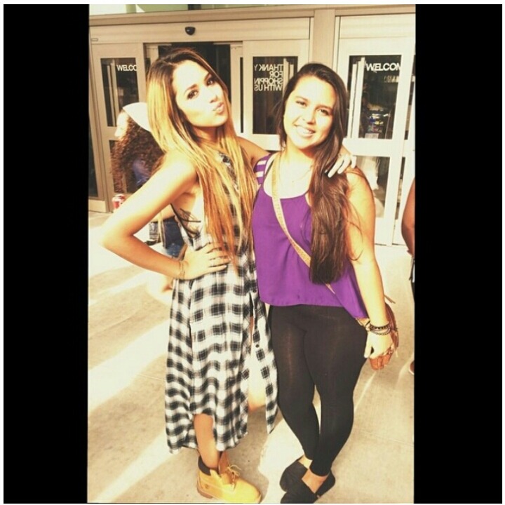 mizzjasminevillegasnewz:  Jasmine v with a fan