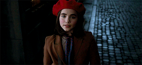wlwbaudelaire:I’m looking for someone. #beatrice baudelaire ii #asoue spoilers#gif: asoue#asoue netflix#t: gif