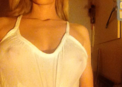 innarepsoil:  It’s a little bit wet, maybe I have to take it off! What do you think? ;)  Nipples
