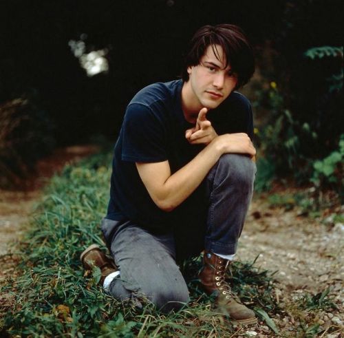 greenjudy: thesongremainsthesame: Keanu Reeves photographed by Deborah Feingold, 1989. oh my go