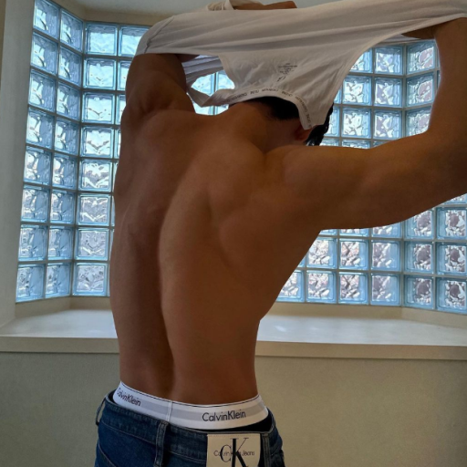 backmuscles:Zac Efron