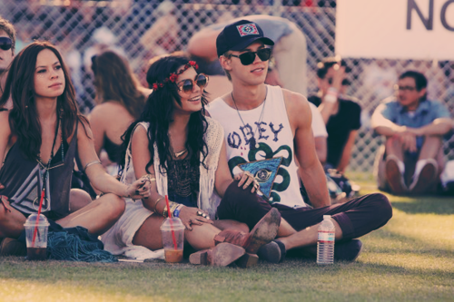 ideulistic:  lacedpetals:  vanessa is the luckiest girl ever she’s famous she got