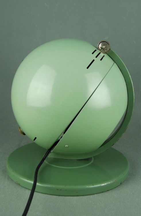 ein-bleistift-und-radiergummi:  1920s/30s ‘Hanau S100′ Modernist Table Lamp.(via eBay)