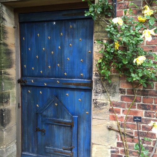 theperksofbeinganonlychild:Door at Alnwick Garden, Northumberland.