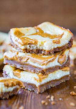 sweetoothgirl:   Peanut Butter-Swirled Cheesecake Bars with Brown Sugar-Graham Cracker Crust  