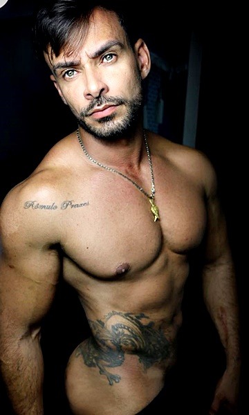 Romulo PraxesBlog: BoysdoLuke.blogspot.comTwitter: @BoysdoLukeOn