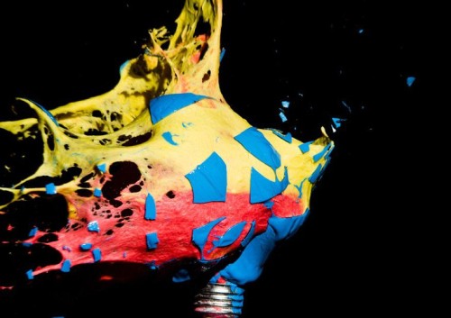 the-absolute-best-posts: markbratton2006: American artist Jon Smith’s exploding lightbulb art 