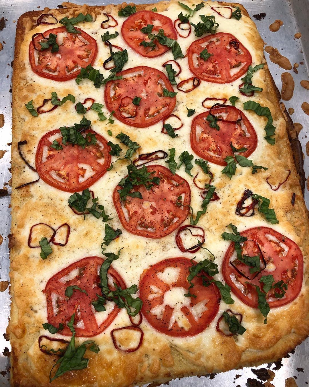 When you don’t have enough gluten free flour to make a full batch of gf bread…you take the remaining half ingredients and end up with a pancake like consistency bread when all purpose flour is added 🤪🤔 Fun little experiment today! Topped with garlic...