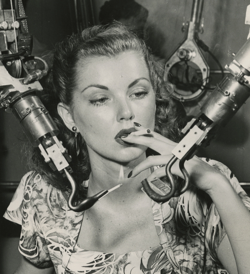 retrogasm:  Robo-Cigarette Lighter… in case you are too damn lazy to strike a match…