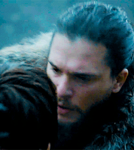 wolfsansastark:Jon leaving Winterfell in 1.02  //  Jon returning to Winterfell in 8.01