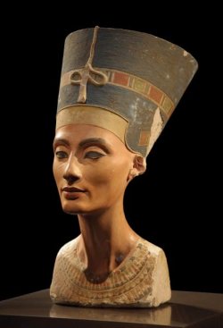 ahencyclopedia:  THE ART OF THE AMARNA PERIOD: OF all the pharaohs who ruled ancient Egypt, there is one in particular that stands out from the rest. Over the course of his 17-year reign (1353-1336 BCE), Akhenaten spearheaded a cultural, religious, and