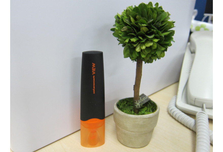 thelifesomewhatartistic:  The highlighter gets a makeover.
