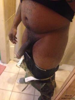 blacknthick:  I wanna rub that belly! 