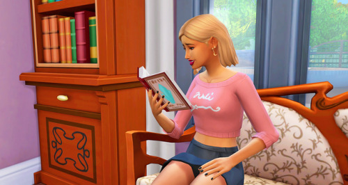 Since Jinx didn’t want to play, Sybil found something new to keep her entertained. 