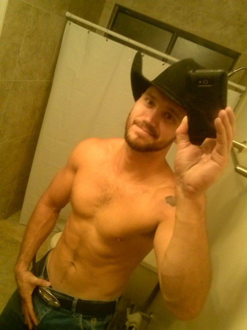 pablo721: nakedmen-nakedmen: jeffmcsteve: btw-ilikemen:bootsize10:Good looking men in the country!!!