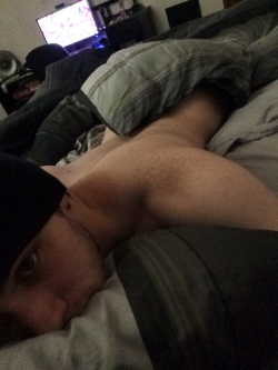 haveitjoeway:  who else sleeps naked? 