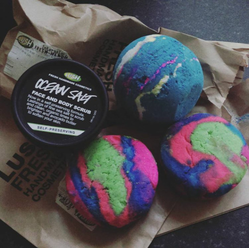 that-little-mama:  My Lush haul from Monday  The Granny takes a dip bath bars smell divine 