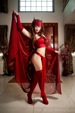 cosplayhotties:  Ultimate Scarlet Witch -